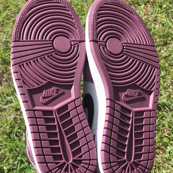 Air Jordan 1 SE Mid Mulberry (W) Size 7 & 8.5 Wmns - Picture 8 of 13